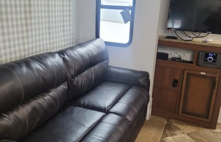 The Brownie NEWLY RENOVATED Sleeps 6 Must See !