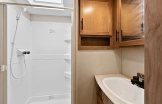 Cherokee Arctic Wolf | Large Luxurious 5th Wheel