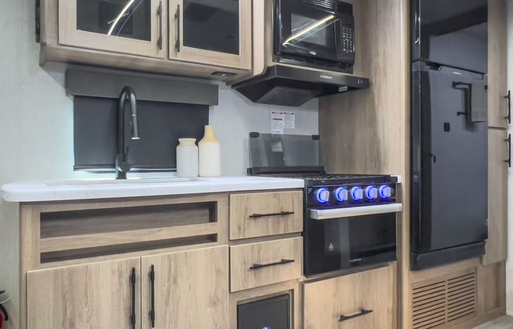 Deep sink, roomy frig and freezer, microwave and oven. Dishsoap, hot mits,  trash bags and disinfecting wipes are all within reach!