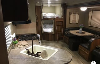 3 BEDS SPACIOUS AND COMFY DISCOUNT M2M AVAILABLE