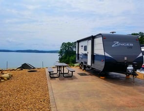 CrossRoads RV Zinger Lite ZR18BH