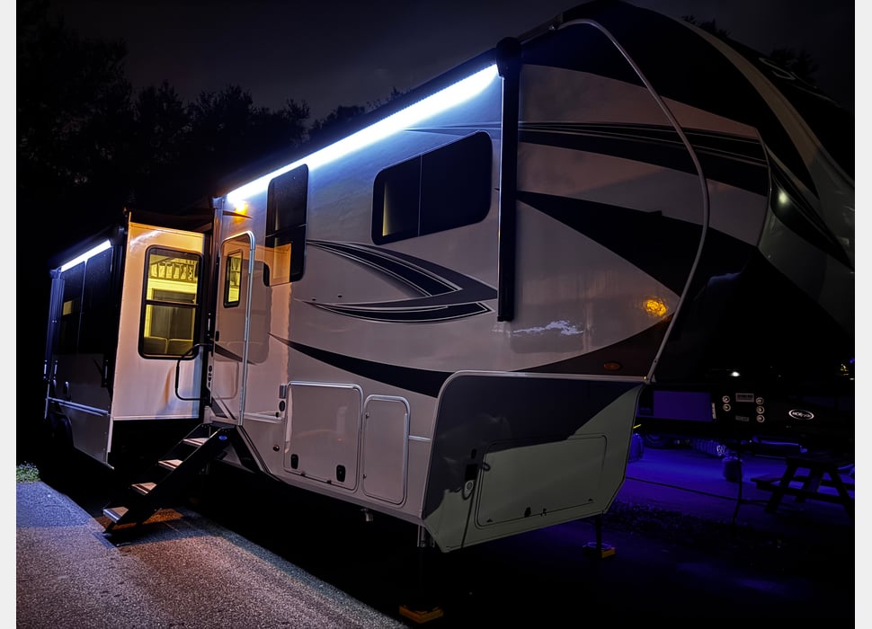 Fifth Wheel rentals in New Freedom