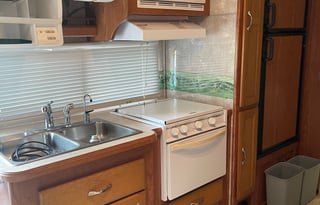 2004 Coachmen RV Leprechaun 315SS