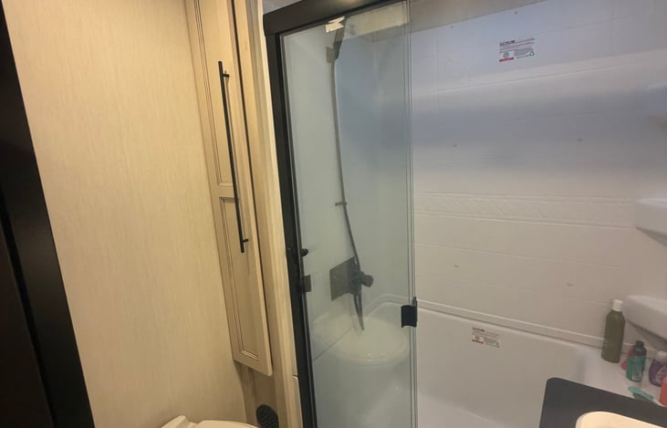 Master bath/ walk in shower