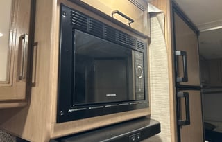 2022 Thor Chateau Class C RV – Easy Drive