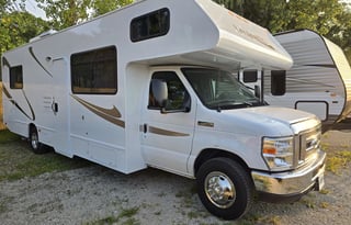 Fireside RV's 2019 Thor Majestic 28A - LMI1519