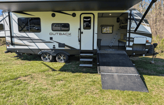 Outback Ultra Lite | Awesome toy hauler w/ bunks