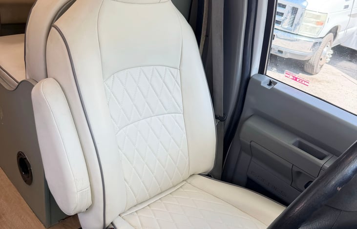 Comfortable RV captain’s chairs – ready for your Las Vegas and Nevada road trip