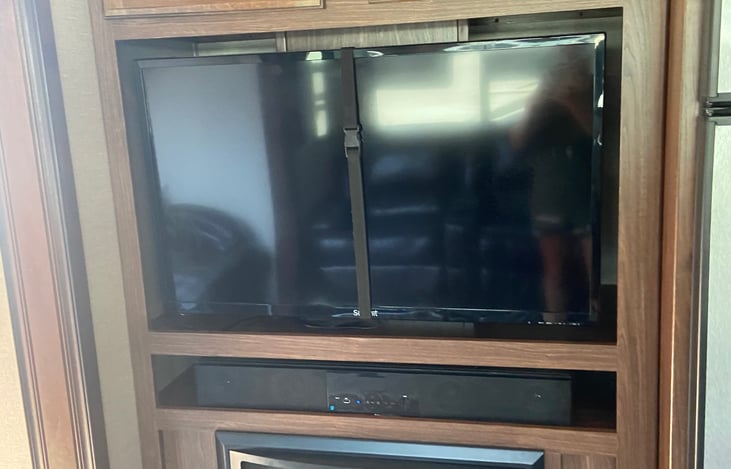 flat screen tv with dvd player and fire place