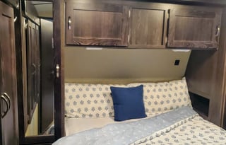 Clean & stocked! 2018 Keystone RV Outback 335CG