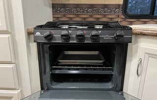 "Lucy" 2014 Thor Motor Coach Four Winds 26A