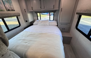 2025 30ft Coachmen 27QB - Sleeps 6