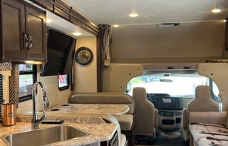 2018 Thor Motor Coach Four Winds 29G