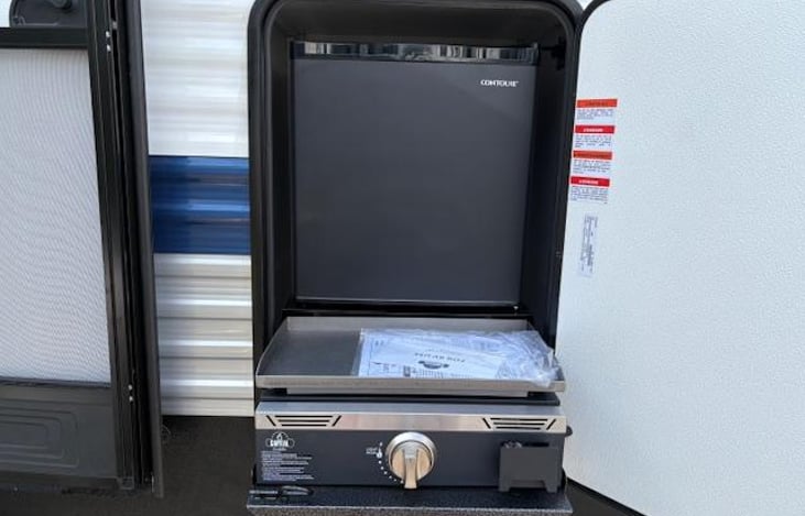 Outdoor Fridge and Griddle
