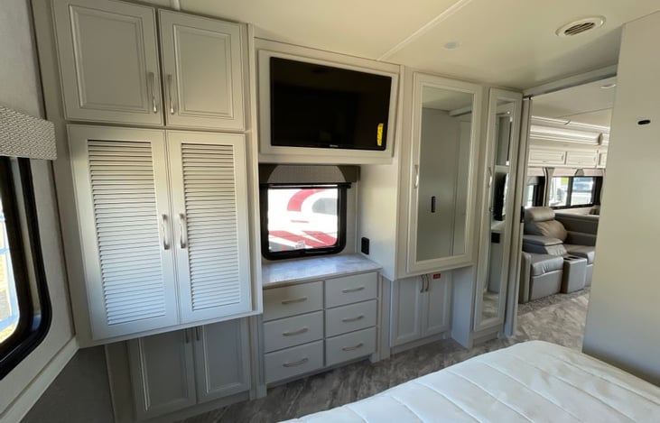 Master TV and tremendous storage