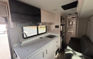 2023 Renegade Vienna 25VRML, Mercedes 3500 Chassis