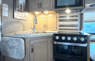 2020 Thor Motor Coach Daybreak 27DB