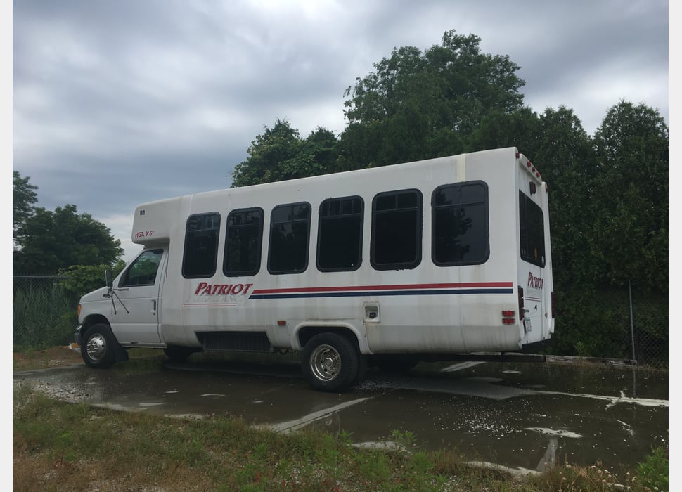 Class C Motor Home rentals in Manorville