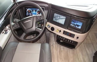 Experience Ultimate Luxury 2025 Discovery LXE!