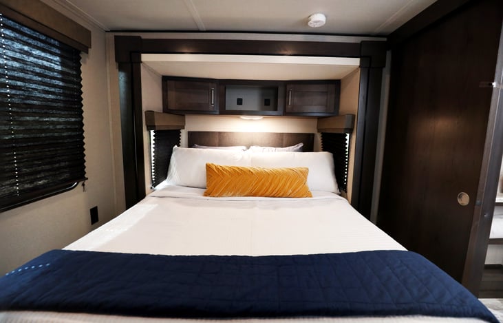 Experience "Faith" with our 2022 Grand Design Transcend Xplor 251BH located near Table Rock Lake near Branson Missouri and Lake Of The Ozarks. Thank you from us at Stone Mountain RV & Camper Rentals!