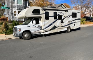 2015 Thor Freedom Elite 28’ Motorhome, Low Mileage