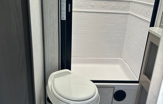 Beautiful 2020 Shadow Cruise travel trailer!