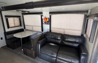 Family-Friendly 2018 Sleeps 10 & Off-Grid Ready!