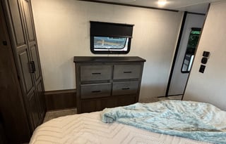 Stocked 5th Wheel | King Bed & Generator Included
