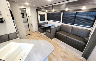 Z RV Adventure "MOON"