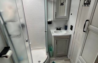 Pet Friendly Local Delivery 2 Bedroom Fifth Wheel