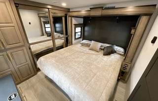 Luxury Montana | Private Office | King Suite