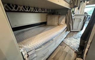 Modern Farmhouse Bunkhouse Motorhome 2022 Alante
