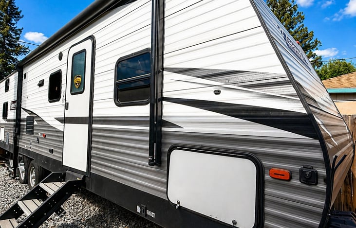 Meet Cole ✨ Spacious, Modern RV – Clean, Easy & Adventure-Ready