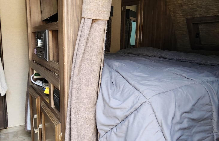 Bedroom: Queen Bed