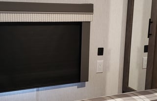 Bunkhouse & Lounge, Fully-Loaded & Turn-key Ready!