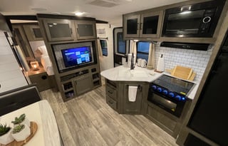 Deluxe Farmhouse Glamper