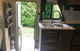 2017 Thor Chateau- Perfect for Adventure Seekers!