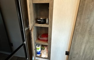 Comfortable Pet Friendly RV Loaded with Extras!!