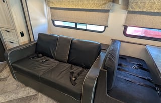 Starlink Keurig onboard. Spacious & Cozy Sleep 6
