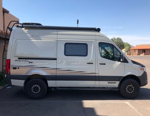 Winnebago Revel 44E