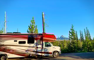Lucy - Luxury RV for Your Stay in Camp Sherman