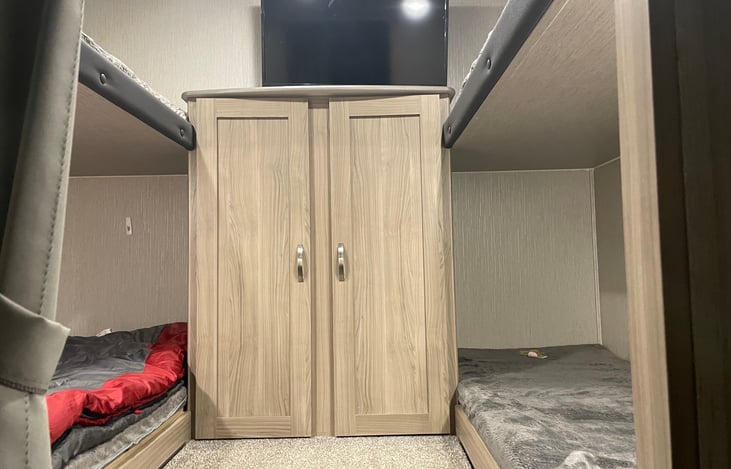 Bunkhouse with tv and wardrobe