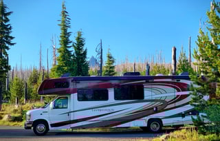 Lucy - Luxury RV for Your Stay in Camp Sherman