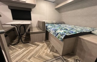 2025 CrossRoads RV Zinger BH18