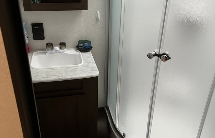 Soap, towels, wash cloths, TP, shampoo and conditioner on every rental.