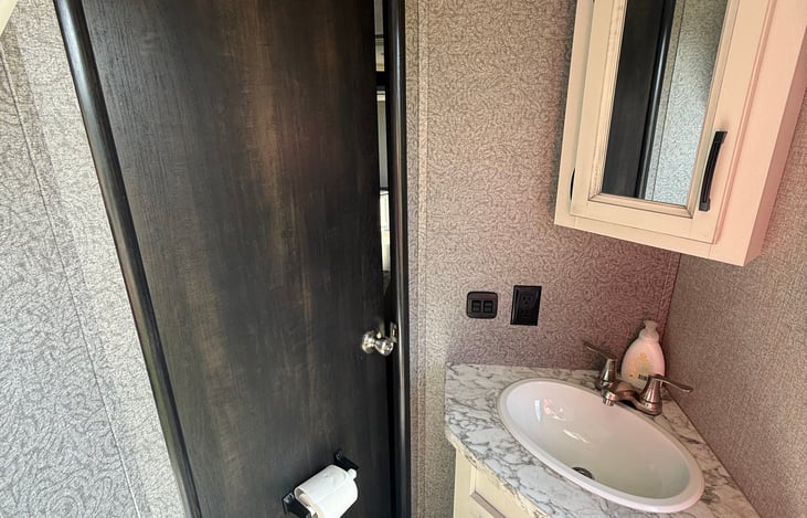Bathroom sink