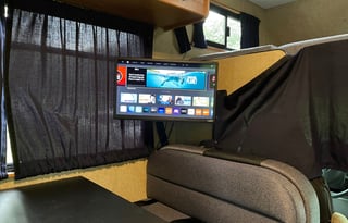 Easy to Drive 2017 Thor Motor Coach Majestic 28A