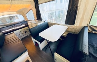 Vintage Pop-Up – 1989 Coleman Laramie