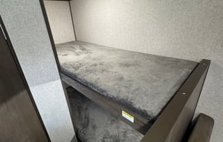 2021 Coleman 17B – Your Cozy Getaway on Wheels!