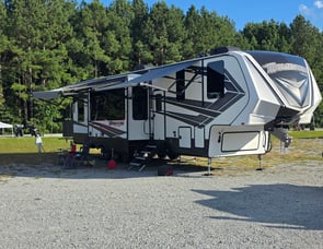 Grand Design Momentum M-Class 395M